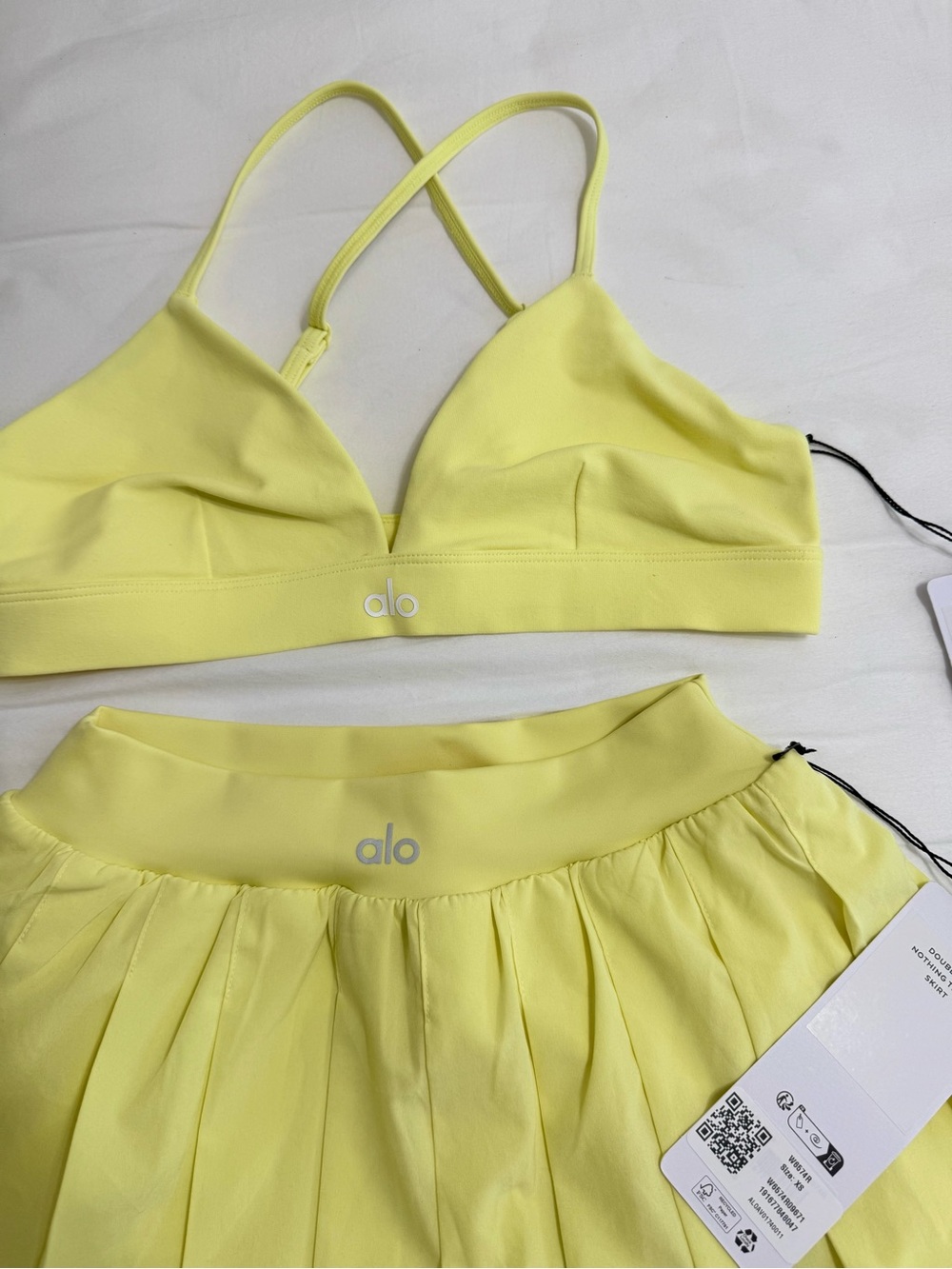 Alo Yoga Set - Sunshine Double or Nothing Tennis Skirt XS & Splendor Bra Small - Picture 4 of 7